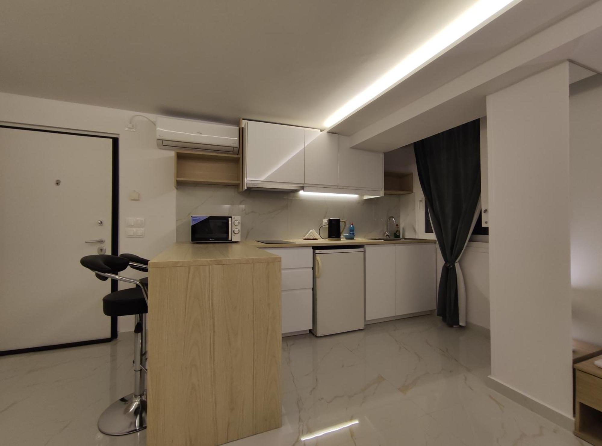 40 Apartment *